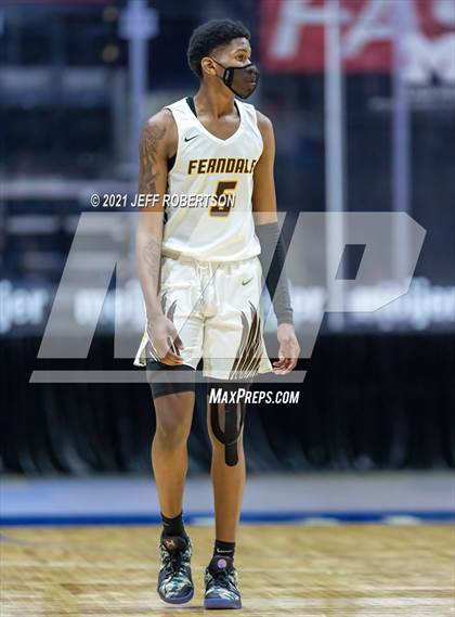 Thumbnail 3 in Catholic Central vs. Ferndale (MHSAA D2 Semifinal) photogallery.