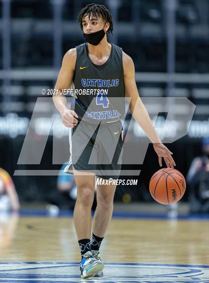 Thumbnail 3 in Catholic Central vs. Ferndale (MHSAA D2 Semifinal) photogallery.