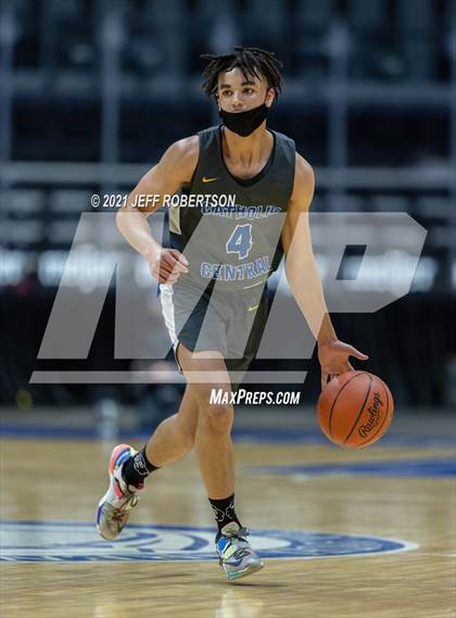 Thumbnail 3 in Catholic Central vs. Ferndale (MHSAA D2 Semifinal) photogallery.