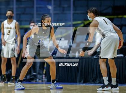 Thumbnail 2 in Catholic Central vs. Ferndale (MHSAA D2 Semifinal) photogallery.