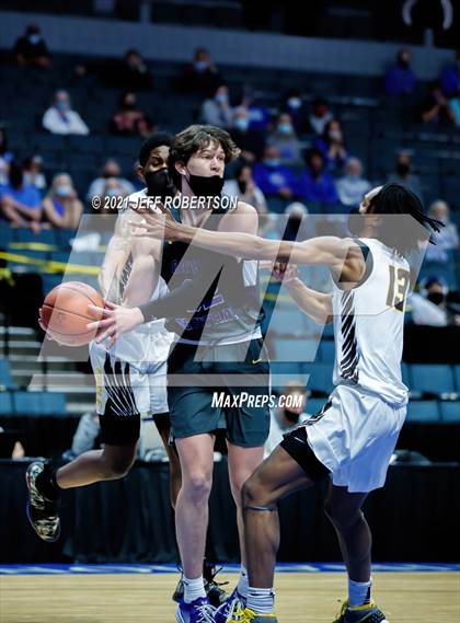Thumbnail 3 in Catholic Central vs. Ferndale (MHSAA D2 Semifinal) photogallery.