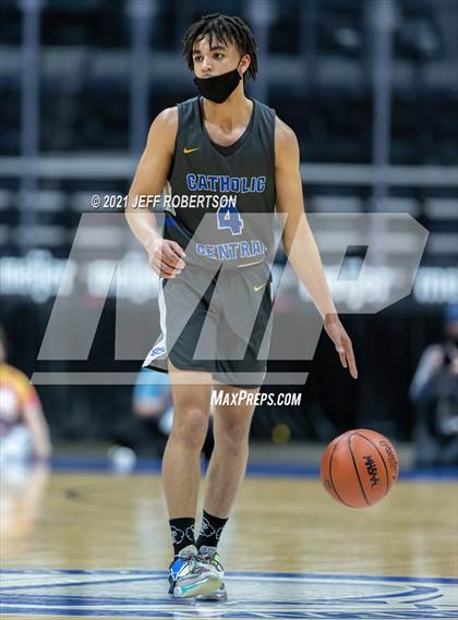 Thumbnail 2 in Catholic Central vs. Ferndale (MHSAA D2 Semifinal) photogallery.