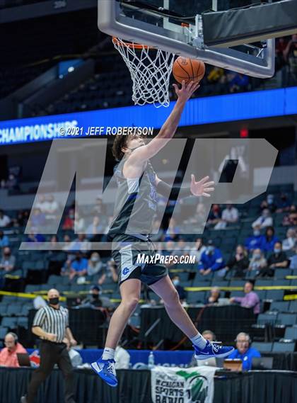 Thumbnail 2 in Catholic Central vs. Ferndale (MHSAA D2 Semifinal) photogallery.