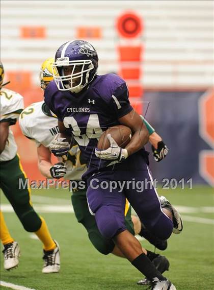 Thumbnail 3 in Ravena-Coeymans-Selkirk vs. Watertown (Syracuse Kickoff Classic ) photogallery.