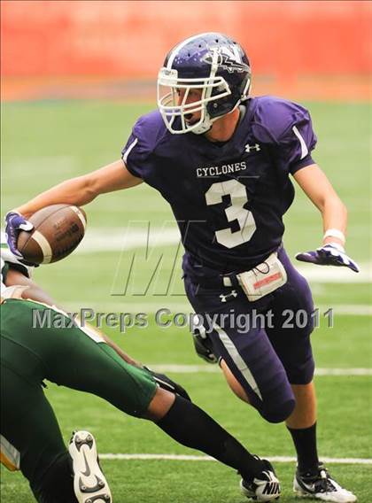 Thumbnail 3 in Ravena-Coeymans-Selkirk vs. Watertown (Syracuse Kickoff Classic ) photogallery.