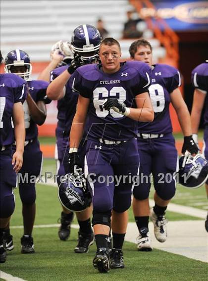 Thumbnail 3 in Ravena-Coeymans-Selkirk vs. Watertown (Syracuse Kickoff Classic ) photogallery.