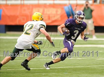 Thumbnail 2 in Ravena-Coeymans-Selkirk vs. Watertown (Syracuse Kickoff Classic ) photogallery.