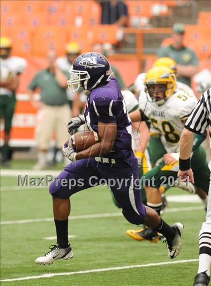 Thumbnail 1 in Ravena-Coeymans-Selkirk vs. Watertown (Syracuse Kickoff Classic ) photogallery.