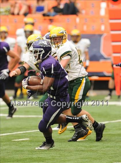 Thumbnail 3 in Ravena-Coeymans-Selkirk vs. Watertown (Syracuse Kickoff Classic ) photogallery.