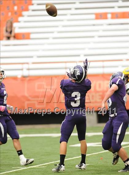 Thumbnail 1 in Ravena-Coeymans-Selkirk vs. Watertown (Syracuse Kickoff Classic ) photogallery.