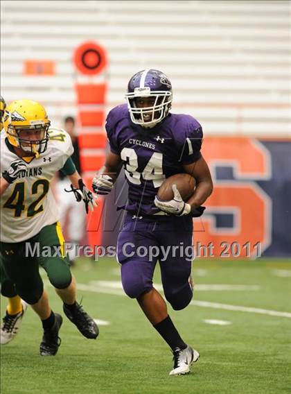 Thumbnail 3 in Ravena-Coeymans-Selkirk vs. Watertown (Syracuse Kickoff Classic ) photogallery.
