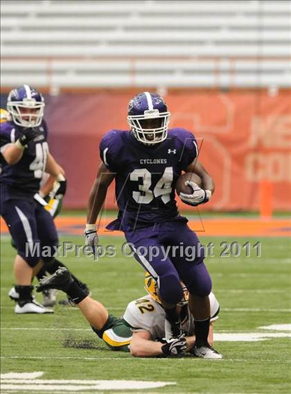 Thumbnail 3 in Ravena-Coeymans-Selkirk vs. Watertown (Syracuse Kickoff Classic ) photogallery.