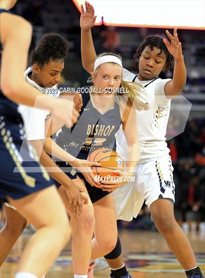 Thumbnail 3 in Weldon vs. Bishop McGuinness (NCHSAA 1A Regional Playoff) photogallery.