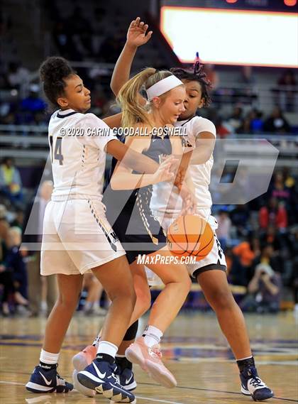 Thumbnail 1 in Weldon vs. Bishop McGuinness (NCHSAA 1A Regional Playoff) photogallery.