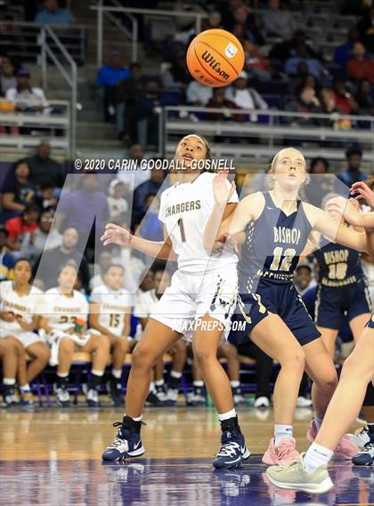 Thumbnail 3 in Weldon vs. Bishop McGuinness (NCHSAA 1A Regional Playoff) photogallery.