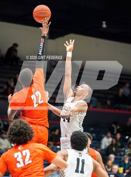Thumbnail 3 in Salesian College Preparatory vs. Pacifica Christian/Orange County (MaxPreps MLK Classic) photogallery.