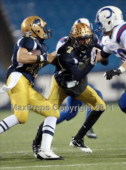 Thumbnail 1 in Williamsville South vs. Sweet Home (Section 6 Class A Final) photogallery.