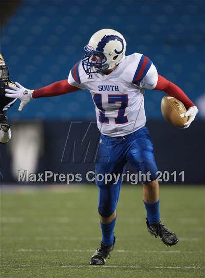 Thumbnail 1 in Williamsville South vs. Sweet Home (Section 6 Class A Final) photogallery.