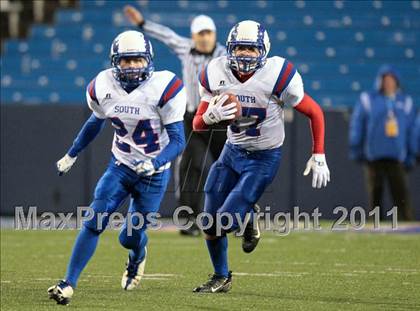 Thumbnail 3 in Williamsville South vs. Sweet Home (Section 6 Class A Final) photogallery.