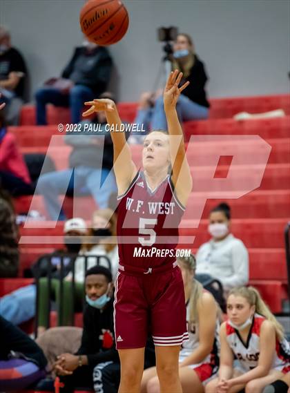 Thumbnail 1 in WF West vs. R.A. Long (WIAA 2A District Playoff) photogallery.