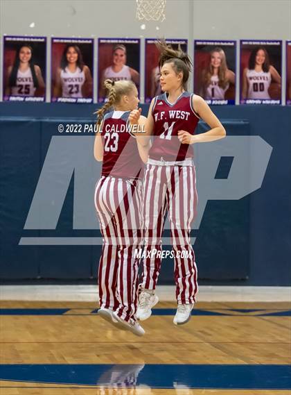 Thumbnail 1 in WF West vs. R.A. Long (WIAA 2A District Playoff) photogallery.