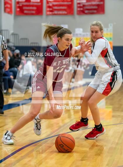 Thumbnail 3 in WF West vs. R.A. Long (WIAA 2A District Playoff) photogallery.