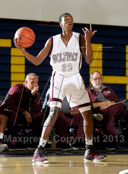 Thumbnail 2 in Citrus Hill vs. Claremont (I Have a Dream Classic) photogallery.