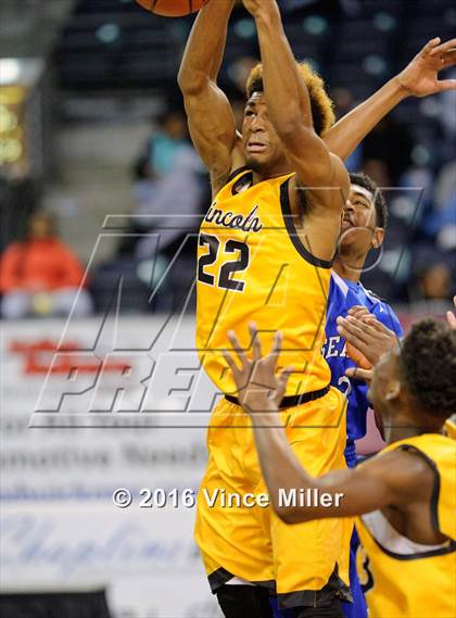 Thumbnail 1 in Seattle Prep vs. Lincoln photogallery.
