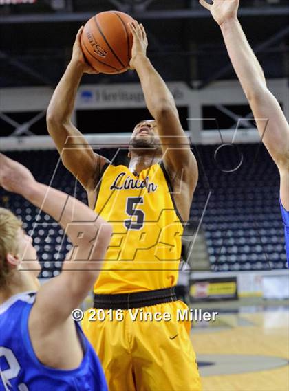 Thumbnail 1 in Seattle Prep vs. Lincoln photogallery.