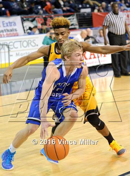 Thumbnail 2 in Seattle Prep vs. Lincoln photogallery.