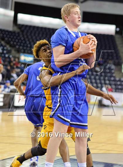 Thumbnail 1 in Seattle Prep vs. Lincoln photogallery.