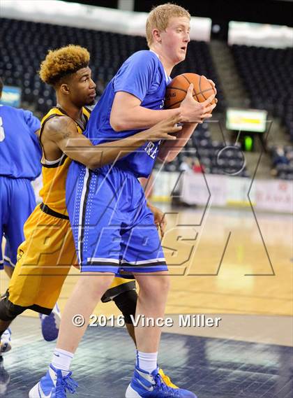 Thumbnail 3 in Seattle Prep vs. Lincoln photogallery.