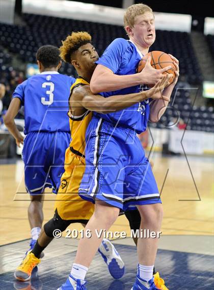 Thumbnail 2 in Seattle Prep vs. Lincoln photogallery.
