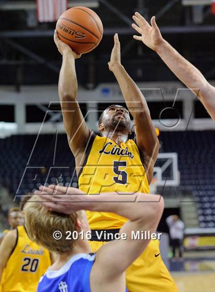 Thumbnail 2 in Seattle Prep vs. Lincoln photogallery.