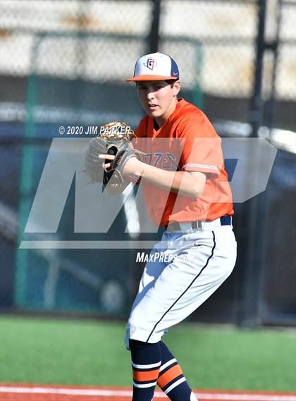 Thumbnail 3 in Austin vs. Glenn (LISD Tournament) photogallery.