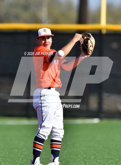 Thumbnail 3 in Austin vs. Glenn (LISD Tournament) photogallery.