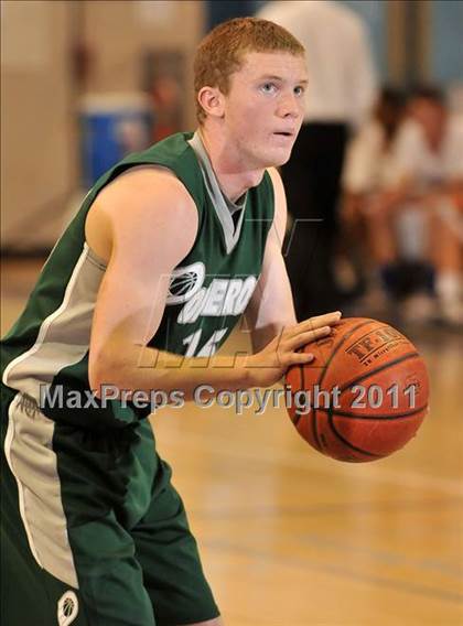 Thumbnail 2 in Ponderosa vs. Viewpoint (MaxPreps Holiday Classic) photogallery.