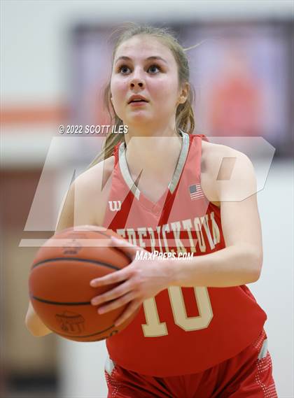 Thumbnail 1 in Fredericktown @ Amanda-Clearcreek (OHSAA D3 Sectional Final) photogallery.