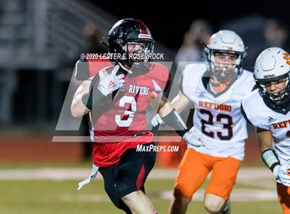 Thumbnail 1 in Refugio vs Three Rivers photogallery.