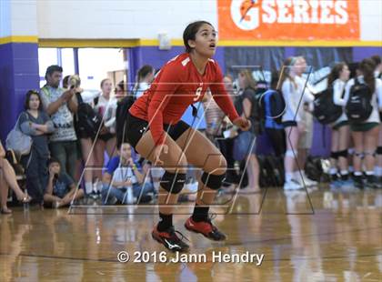 Thumbnail 3 in Mira Costa vs Kahuku (Durango Fall Classic) photogallery.