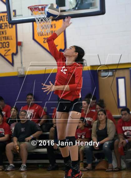 Thumbnail 2 in Mira Costa vs Kahuku (Durango Fall Classic) photogallery.