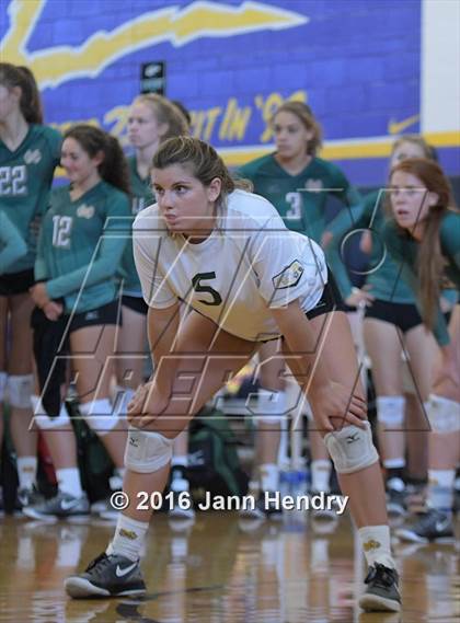 Thumbnail 3 in Mira Costa vs Kahuku (Durango Fall Classic) photogallery.