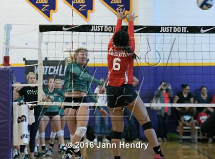 Thumbnail 3 in Mira Costa vs Kahuku (Durango Fall Classic) photogallery.