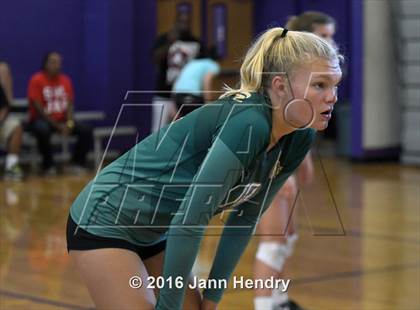 Thumbnail 1 in Mira Costa vs Kahuku (Durango Fall Classic) photogallery.