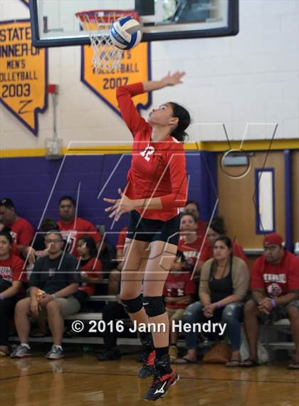 Thumbnail 3 in Mira Costa vs Kahuku (Durango Fall Classic) photogallery.