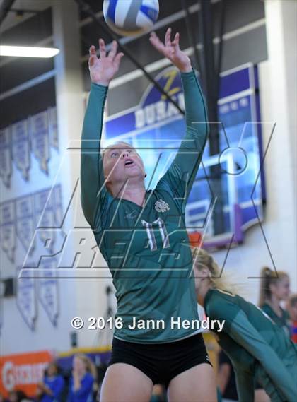 Thumbnail 2 in Mira Costa vs Kahuku (Durango Fall Classic) photogallery.