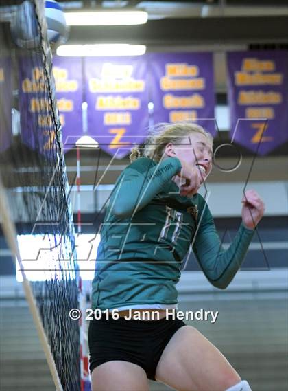 Thumbnail 1 in Mira Costa vs Kahuku (Durango Fall Classic) photogallery.