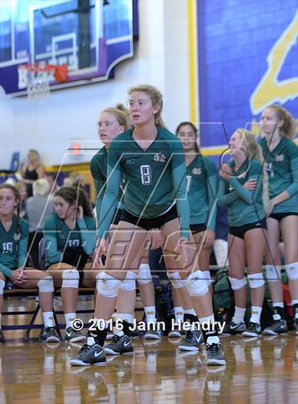 Thumbnail 3 in Mira Costa vs Kahuku (Durango Fall Classic) photogallery.