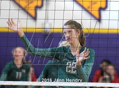 Thumbnail 2 in Mira Costa vs Kahuku (Durango Fall Classic) photogallery.