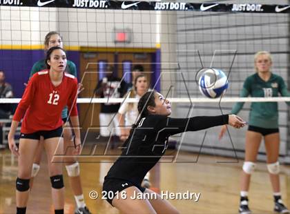 Thumbnail 1 in Mira Costa vs Kahuku (Durango Fall Classic) photogallery.